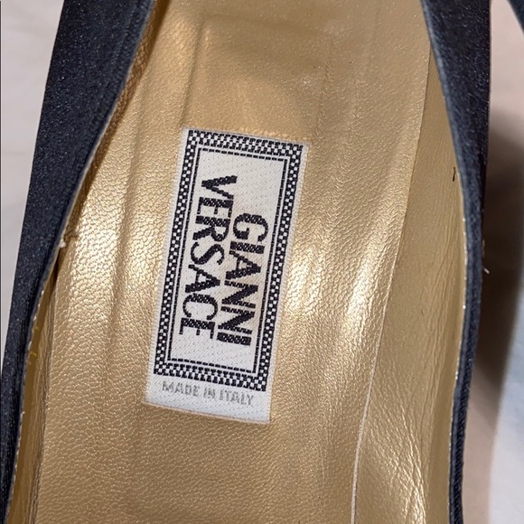Vintage Gianni Versace black satin pumps - Picture 3 of 4